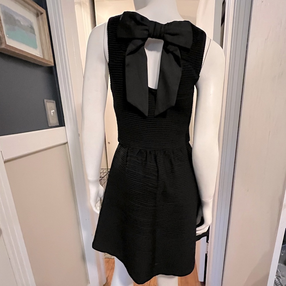 CANDIE’S Textured Pleated Sleeveless Back Bow LBD—SZ. Medium